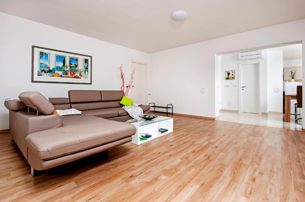 Aria Room And Apartmant Fuga روفينج المظهر الخارجي الصورة